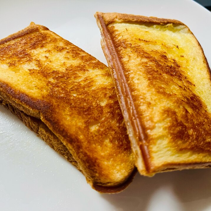 ハムチーズホットサンド·͜· ᕷ